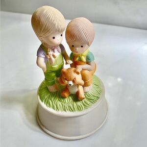 vintage MANN Ceramic music box two children and teddy bear plays Memories 1982